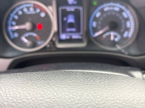 Used 2020 Toyota Tacoma TRD Off-Road image 13