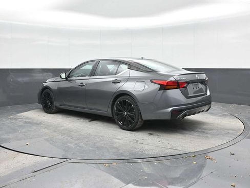 Used 2022 Nissan Altima 2.5 SR image 2