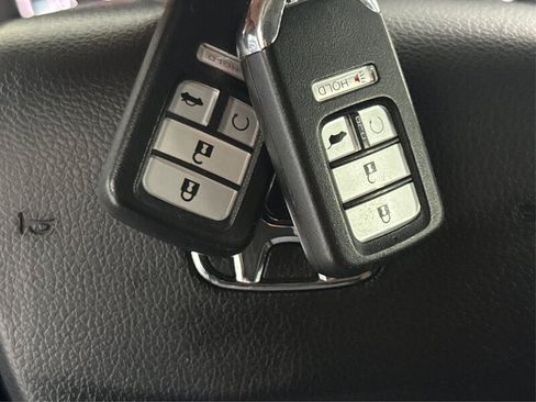 Used 2018 Honda Pilot Touring image 27