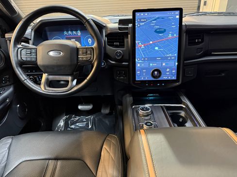 Used 2023 Ford Expedition Max Platinum image 4