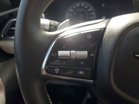 Used 2025 Genesis G70 2.5T image 26