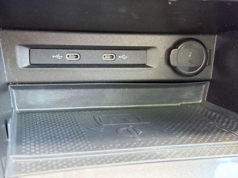 Used 2023 Volkswagen Tiguan SE R-Line image 27