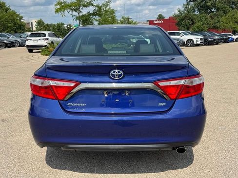Used 2015 Toyota Camry SE w/ Moonroof Package FWD image 3
