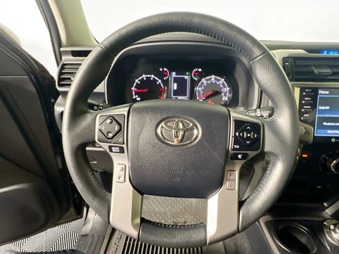 Used 2022 Toyota 4Runner SR5 Premium w/ Moonroof Package AWD/4WD image 17