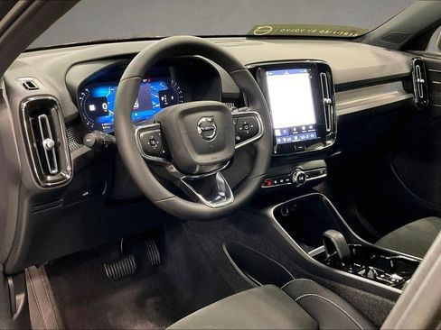 Certified 2023 Volvo XC40 B5 Plus w/ Climate Package AWD/4WD image 17