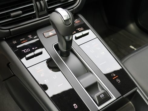 New 2026 Porsche Macan image 20