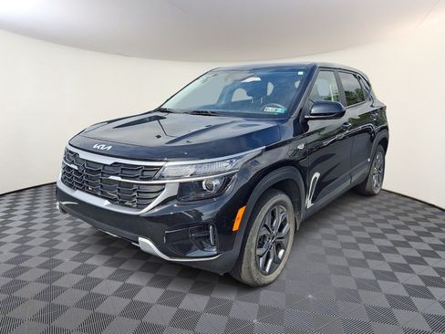 Used 2024 Kia Seltos LX AWD/4WD image 3
