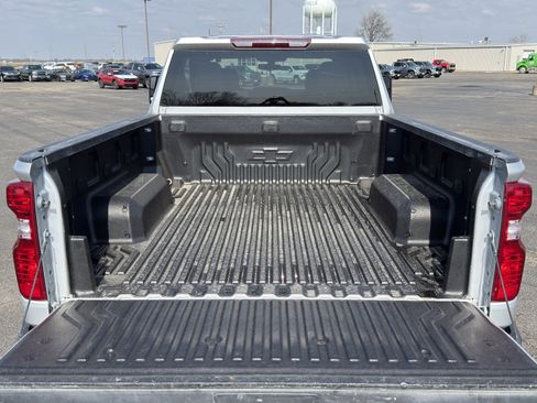 Used 2022 Chevrolet Silverado 2500 Custom w/ Custom Convenience Package image 16