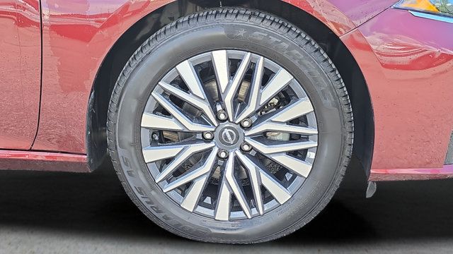 Used 2025 Nissan Altima 2.5 SV FWD image 17