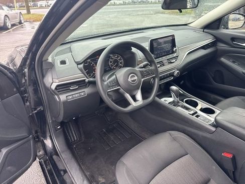 Used 2024 Nissan Altima 2.5 SV image 8