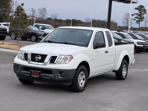 Used 2019 Nissan Frontier S image 2