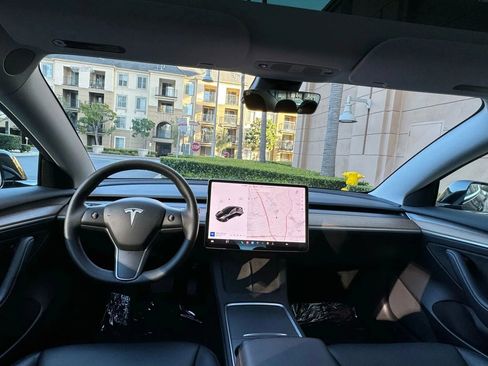 Used 2023 Tesla Model 3 Standard Range image 16