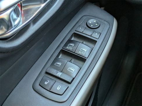 Used 2018 Jeep Cherokee Limited w/ Technology Group image 18