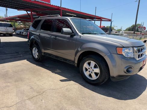 Used 2011 Ford Escape XLT AWD/4WD image 9