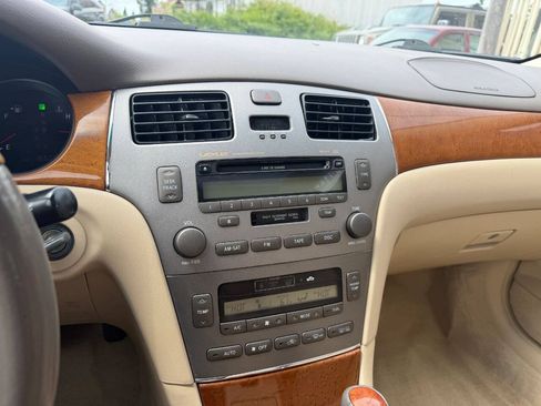 Used 2005 Lexus ES 330 w/ Preferred Accessory Pkg FWD image 13