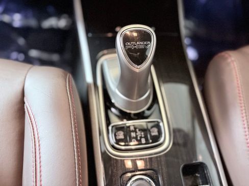 Used 2018 Mitsubishi Outlander SEL image 22