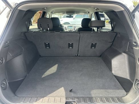 Used 2018 Chevrolet Equinox LT FWD image 32