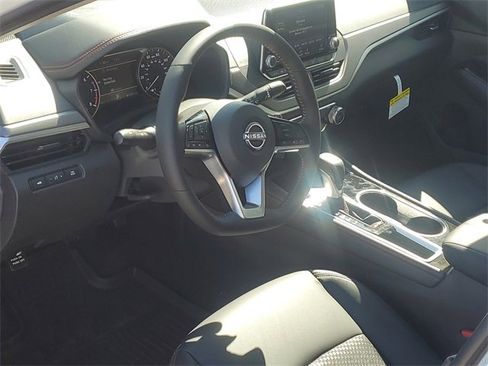 New 2025 Nissan Altima 2.5 SR image 6