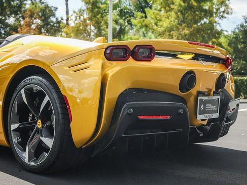 Used 2024 Ferrari SF90 Spider image 15