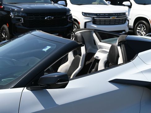 Used 2022 Chevrolet Corvette Stingray Premium Conv w/ Z51 Performance Package image 8