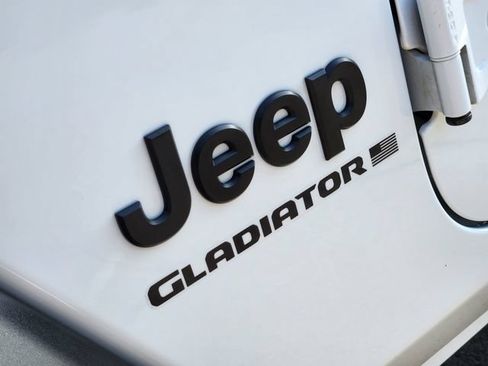 Used 2025 Jeep Gladiator Sport AWD/4WD image 12