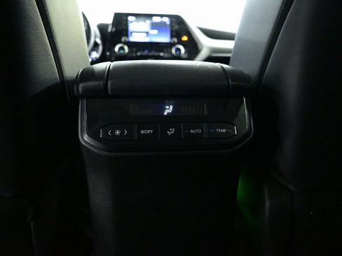 Used 2022 Toyota Highlander XLE image 18