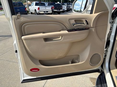 Used 2011 Cadillac Escalade 4WD Hybrid image 25