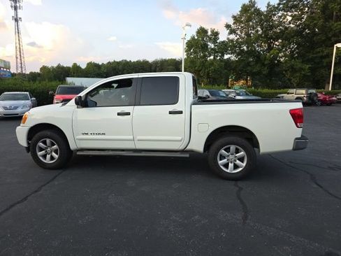Used 2013 Nissan Titan SV AWD/4WD image 9