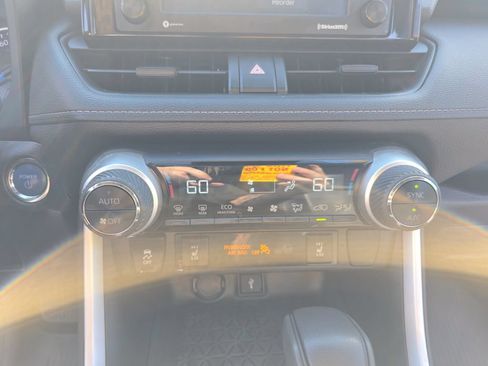Used 2020 Toyota RAV4 XLE w/ Convenience Package AWD/4WD image 24