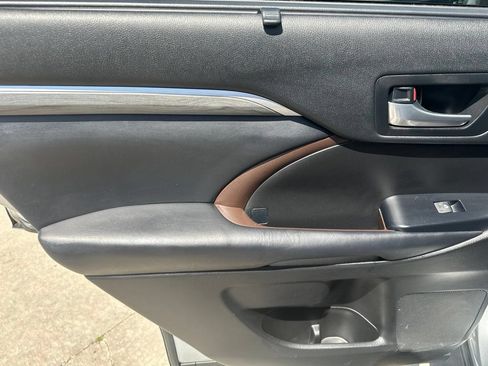 Used 2018 Toyota Highlander Limited AWD/4WD image 22