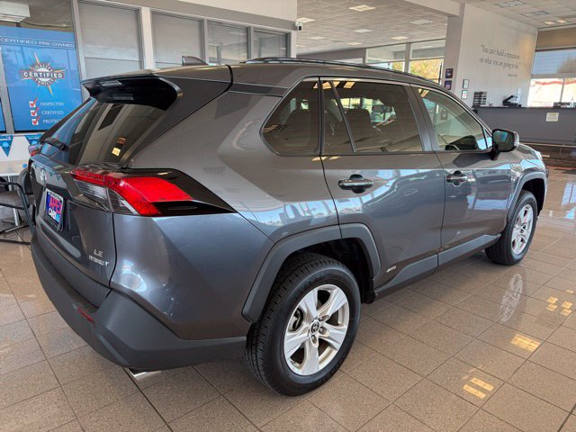 Used 2021 Toyota RAV4 LE AWD/4WD image 3