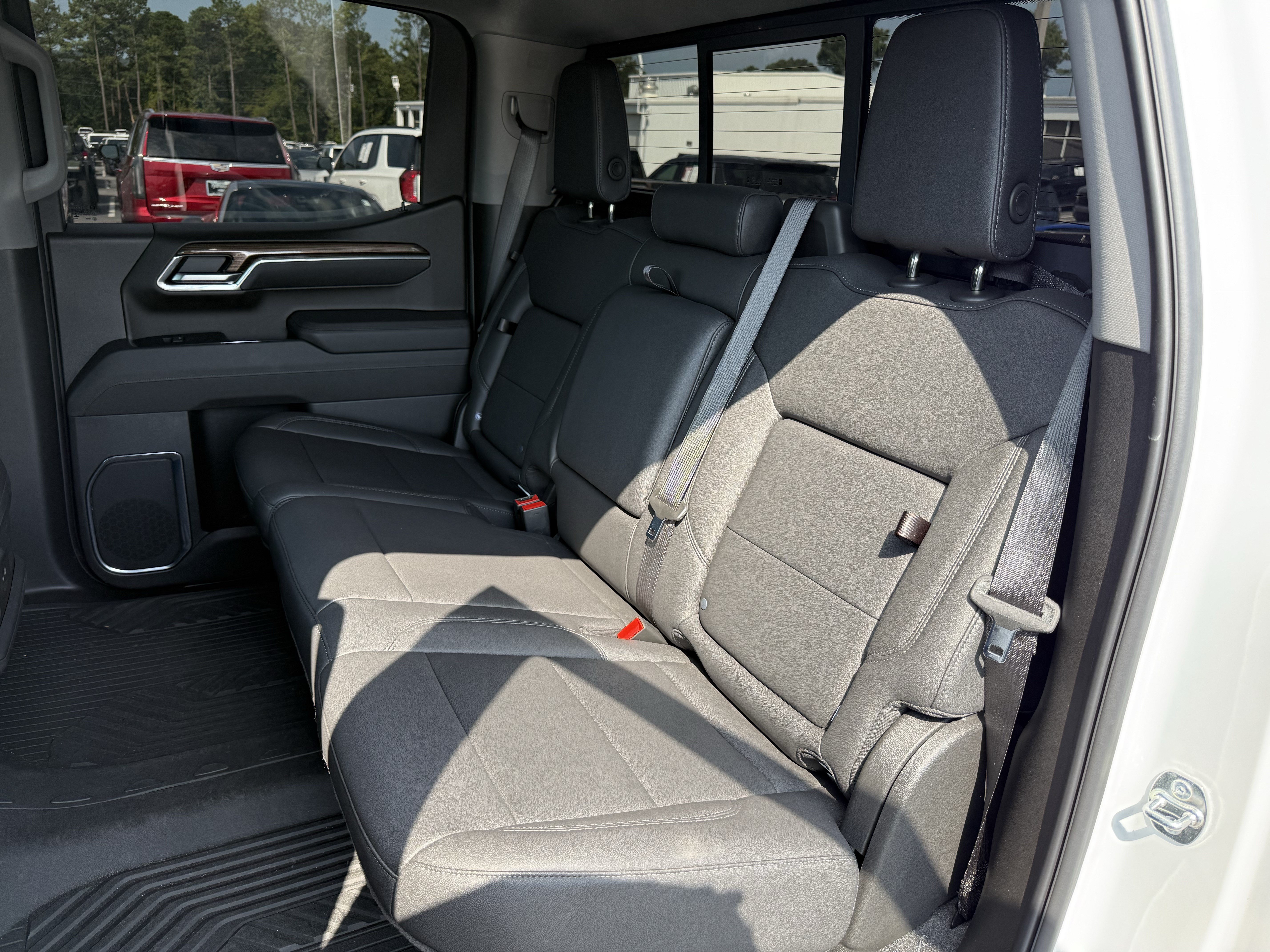 Used 2026 Chevrolet Silverado 1500 LT Trail Boss w/ Convenience Package II AWD/4WD image 34