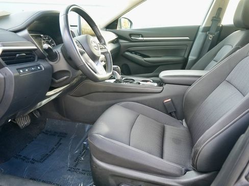 Used 2023 Nissan Altima 2.5 SV w/ SV Premium Package image 12