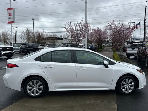 Certified 2025 Toyota Corolla LE image 6