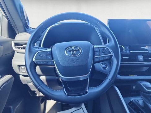 Used 2023 Toyota Highlander XSE AWD/4WD image 12