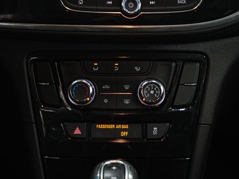 Used 2020 Buick Encore Preferred w/ Safety Package image 17