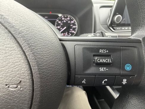 Used 2024 Nissan Rogue SV FWD image 21