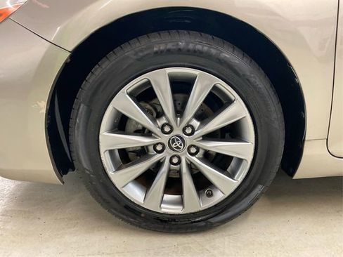 Used 2015 Toyota Camry XSE image 19