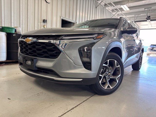 Used 2025 Chevrolet Trax LT FWD image 29