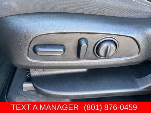 Used 2021 Chevrolet Traverse LT AWD/4WD image 16