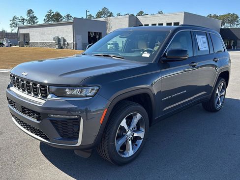 New 2026 Jeep Grand Cherokee Limited w/ Luxury Tech Group II RWD image 3
