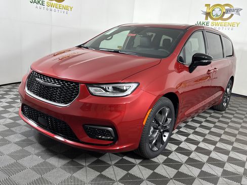 New 2026 Chrysler Pacifica Select FWD image 4