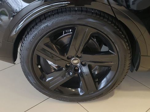 Used 2025 Land Rover Discovery Dynamic SE image 4