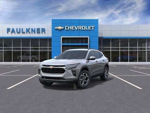 New 2026 Chevrolet Trax LT w/ Driver Confidence Package FWD image 8