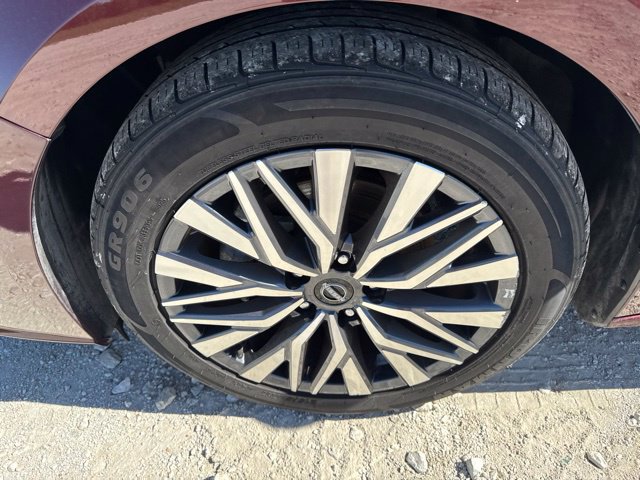 Used 2025 Nissan Altima 2.5 SV FWD image 21