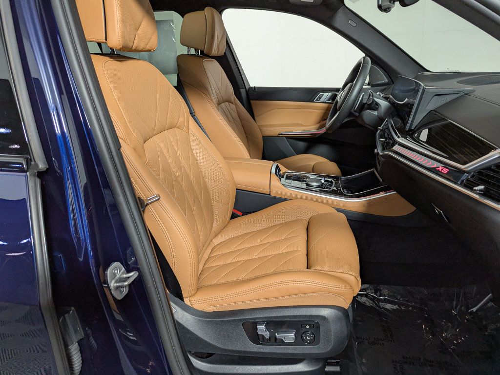 Used 2026 BMW X5 xDrive40i w/ M Sport Package AWD/4WD image 29