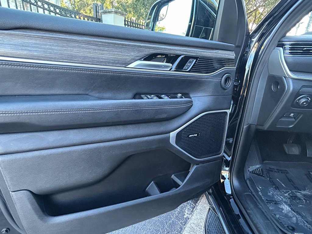 Used 2024 Jeep Wagoneer Series II w/ Flexible Seating Group RWD image 15