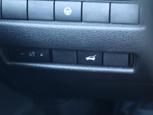 Used 2021 Nissan Rogue SL FWD image 16