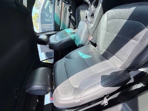 Used 2017 Ford Explorer Limited image 19