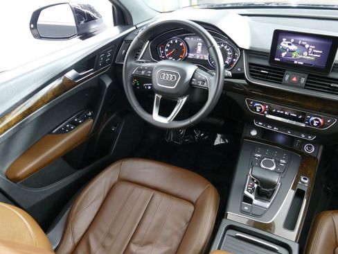 Used 2020 Audi Q5 2.0T Premium w/ Convenience Package AWD/4WD image 9